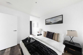 Cozy 2BR Apt Next to Southern Cross FREE Parking
